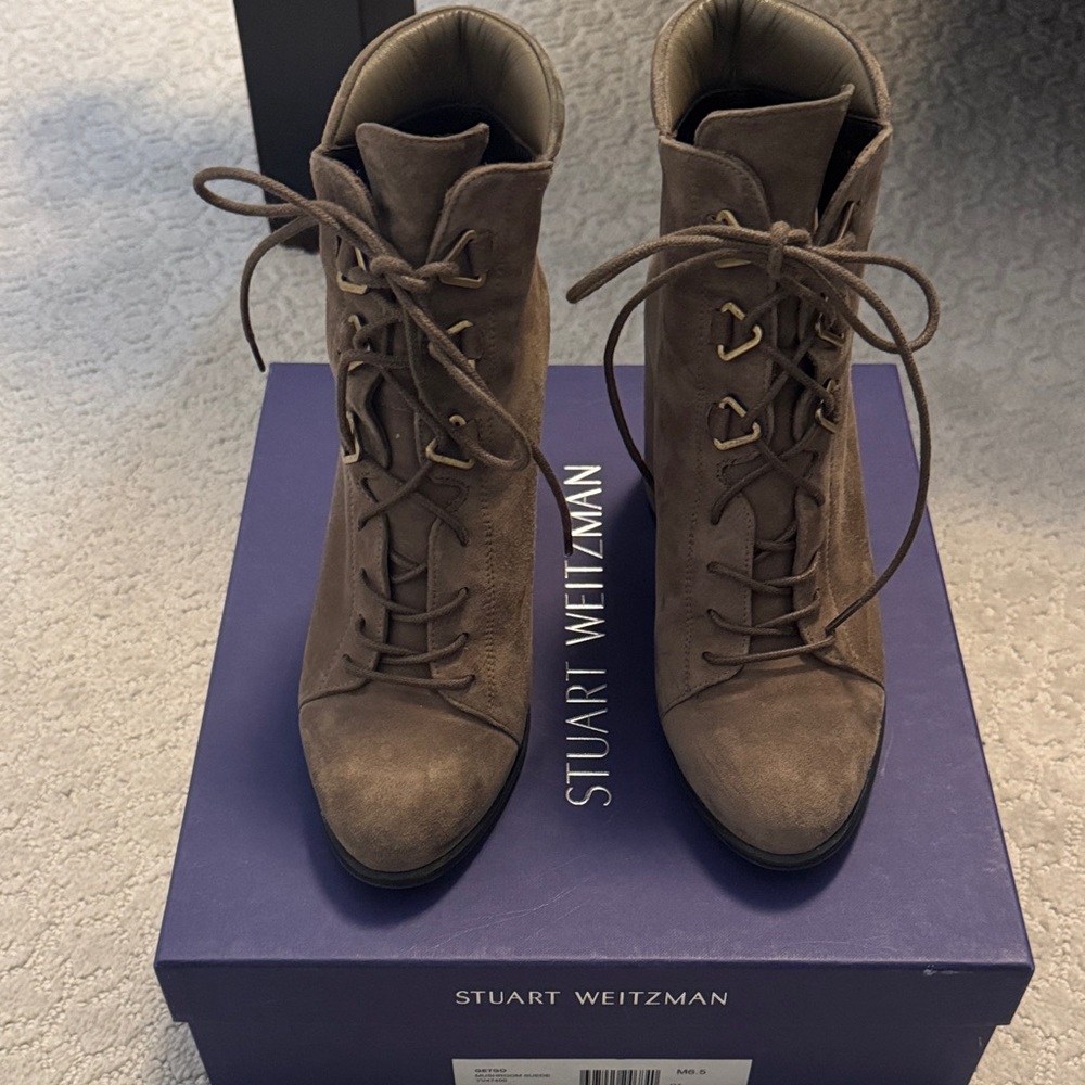 Stuart Weitzman Women's Taupe Lace-Up Boots. Style Get Go